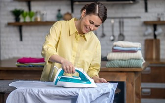 Jak ułatwić sobie prasowanie ubrań?