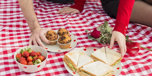 Obrusy piknikowe dla branży cateringowej - jak wybrać najlepsze?